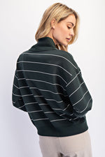 Model Scuba Stripe V-Neck
