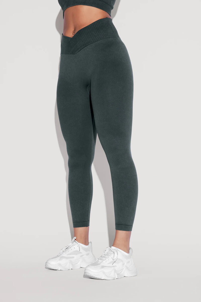 Crisscross Hourglass® Seamless Legging