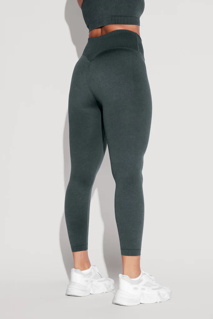 Crisscross Hourglass® Seamless Legging